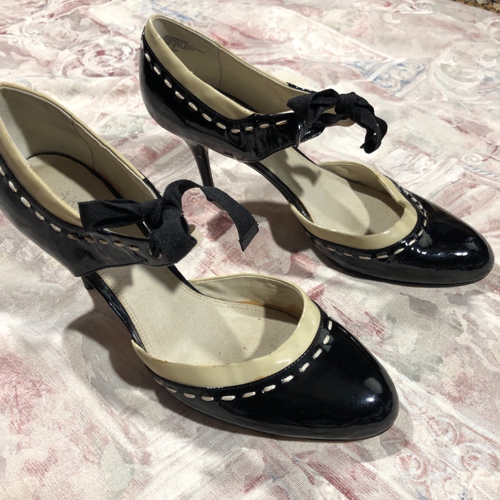 Anne Klein Magemenim is Black and Patent Heels with TanTrim and Tie Bow